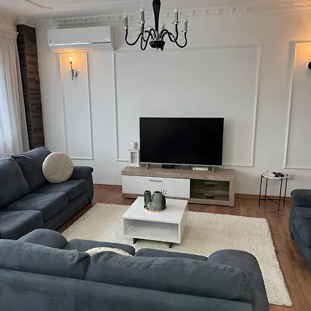 Troyes Appartement Tirana